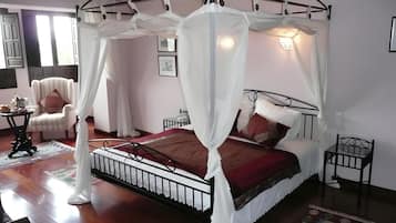 10 slaapkamers, een strijkplank/strijkijzer, wifi, beddengoed