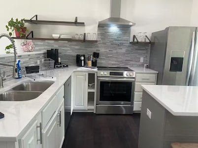 Welcoming 4-bedroom house with AC in charming Zachary