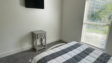 Silitysrauta/-lauta, Wi-Fi, vuodevaatteet