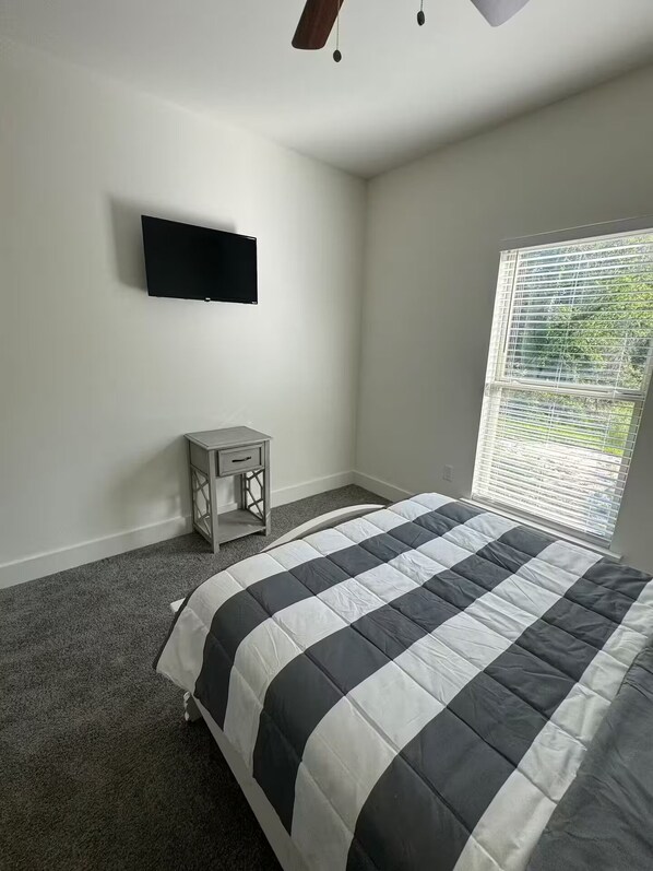 مكواة/لوح كي وواي فاي وملاءات أسرّة