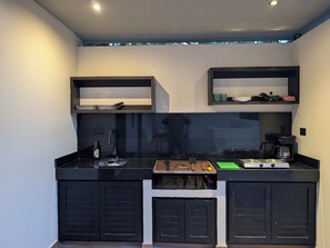 Fridge, oven, stovetop, dishwasher - Luxury 4 Bedroom Villa, Private Pool Near to restaurants, cafes, bars & beach! (Tulum)