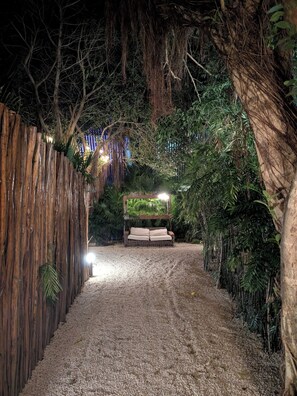 Property grounds - Luxury 4 Bedroom Villa, Private Pool Near to restaurants, cafes, bars & beach! (Tulum)