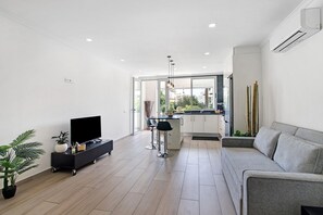 TV - Apartment 'Machadinho' with Private Pool, Wi-Fi and Air Conditioning (Albufeira)