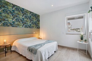 2 عدّة غرف نوم وواي فاي وملاءات أسرّة