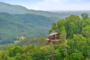 Exterior - 3BR w/Incredible Views | Hot Tub + Firepit*Resort (Pigeon Forge)