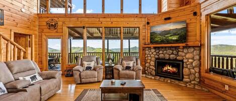 Televisión y chimenea