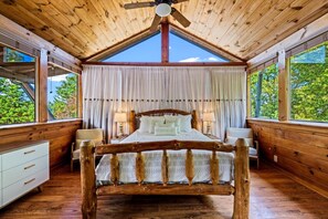 1 غرفة نوم ومكتب ومكواة/لوح كي وسرير سفر