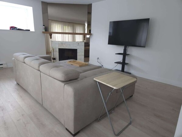 TV - Discover Tranquility- 2bed/2bath (Vancouver)