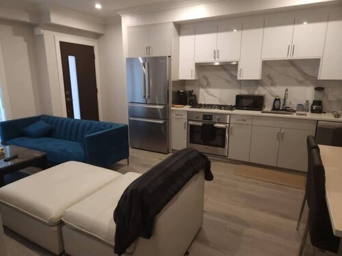 Contemporary Comfort: 2-Bedroom Condo near UBC