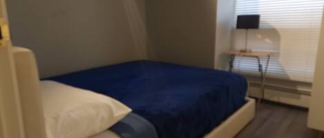 Fer et planche Ă repasser, Wi-Fi, literie fournie