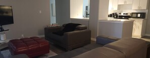 TV, offices - Corporate apartment in downtown Calgary (Calgary)