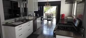 Charming upper-level Haven- 3 bedroom home