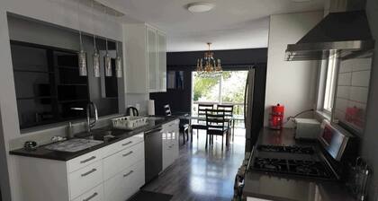 Charming upper-level Haven- 3 bedroom home