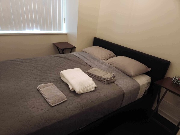 مكواة/لوح كي وواي فاي وملاءات أسرّة