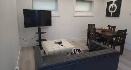 Vancouver Condo: Stylish 1-Bedroom Suite with Modern Amenities