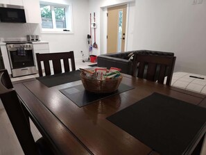 Dining - Vancouver Condo: Stylish 1-Bedroom Suite with Modern Amenities (Vancouver)