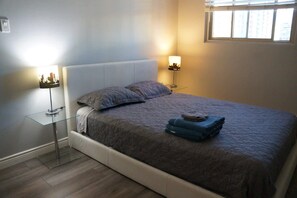 2 bedrooms, iron/ironing board, WiFi, bed sheets - Corporate apartment in downtown Calgary (Calgary)