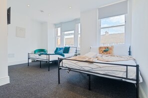 7 dormitorios, tabla de planchar con plancha, wifi gratis y ropa de cama