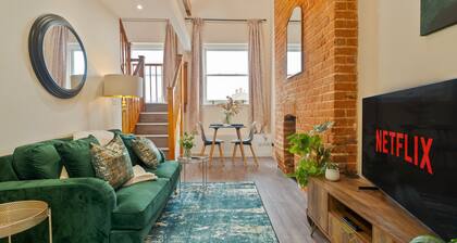 Unique Rooftop Retreat | City View | Sleeps 4