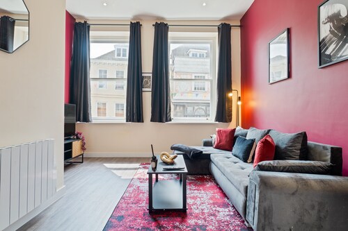 Prime Location | Modern 1BR in Canterbury Centre