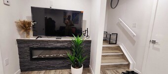 Elegant 1BR Basement-Style Suite Sleeps 3