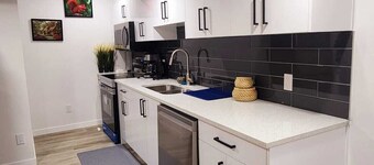 Elegant 1BR Basement-Style Suite Sleeps 3