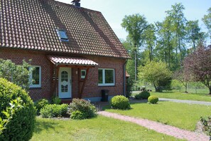Exterior - The Waldhaus am Rehrhof is located in the beautiful heath landscape (Rehlingen)