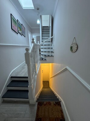 المنشأة من الداخل