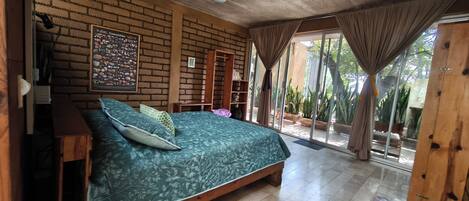 5 bedrooms, WiFi, bed sheets