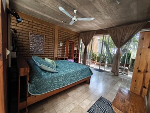 5 bedrooms, WiFi, bed sheets