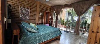 Casa Santi · A Nature Retreat by the River in Santiago Tepetlapa, near Tepoztlán