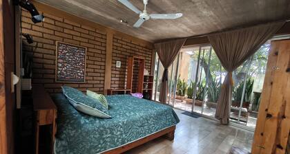 Casa Santi · A Nature Retreat by the River in Santiago Tepetlapa, near Tepoztlán