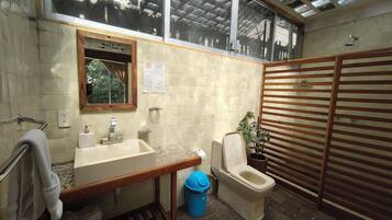 Dusche, Handtücher, Seife, Toilettenpapier