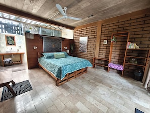 5 bedrooms, WiFi, bed sheets