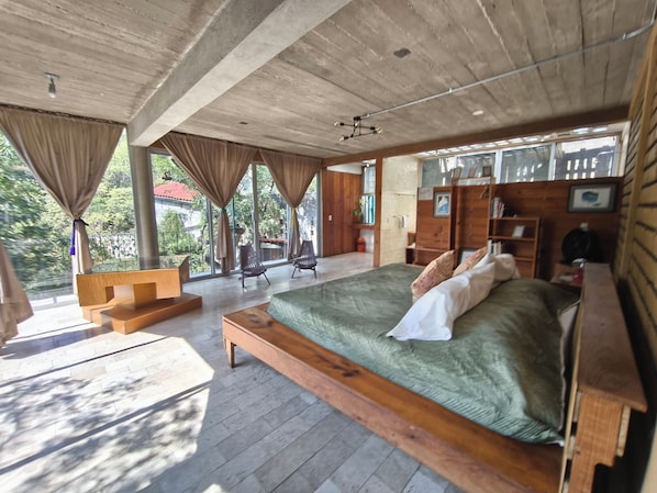 5 bedrooms, WiFi, bed sheets