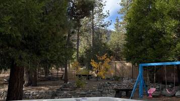 Tina de hidromasaje al aire libre