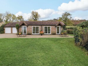 Exterior - Dovecote Cottage (Gloucester)