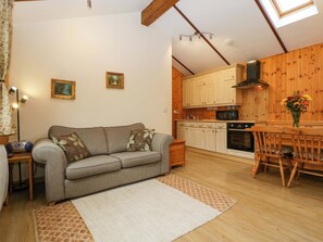 Living area - The Log Cabin (Gloucester)
