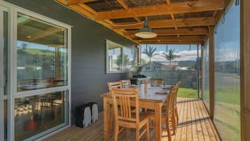 تناول الطعام بالخارج