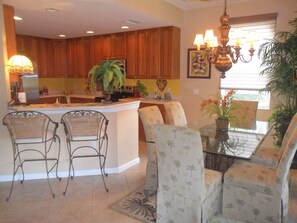 Dining - SERENE VIEWS FROM 24' Lanai view lake/golf ,  coach home 1st floor. (Bonita Springs)