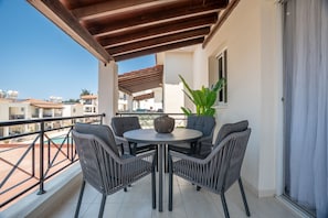 Outdoor dining - Aristo Universe 1 D101 (Pafos)