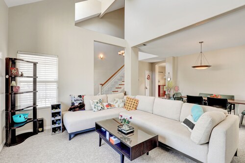 Coastal 3-bedroom 2.5-bathroom house in Huntington Beach, California