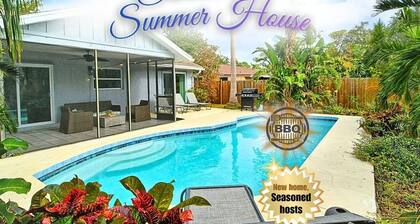 Sarasota Summer House - Beautiful Pool in a Jungle Oasis