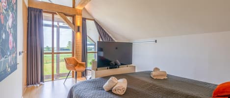 3 bedrooms, individually furnished, iron/ironing board