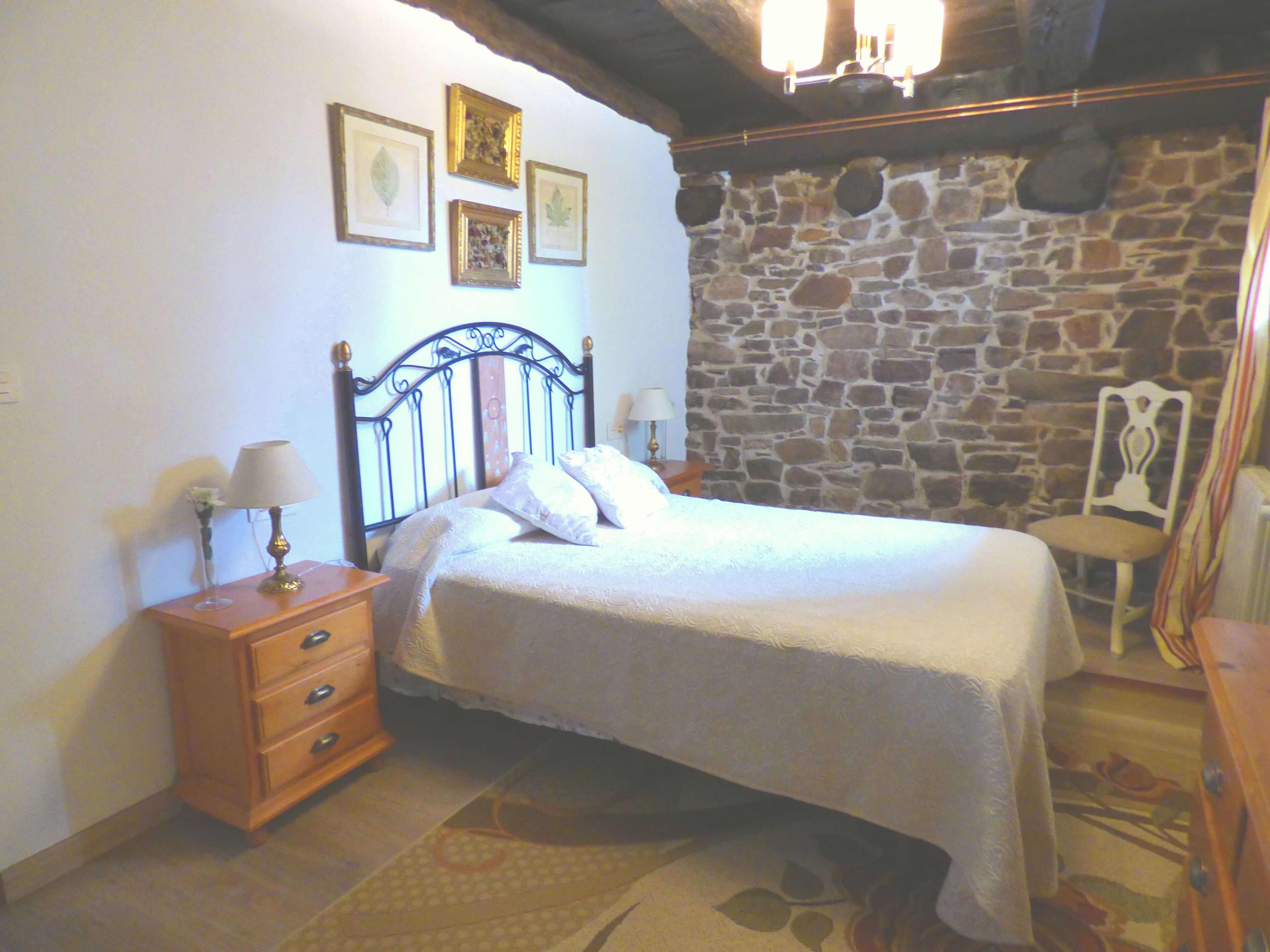 1 chambre, bureau, fer et planche à repasser, Wi-Fi