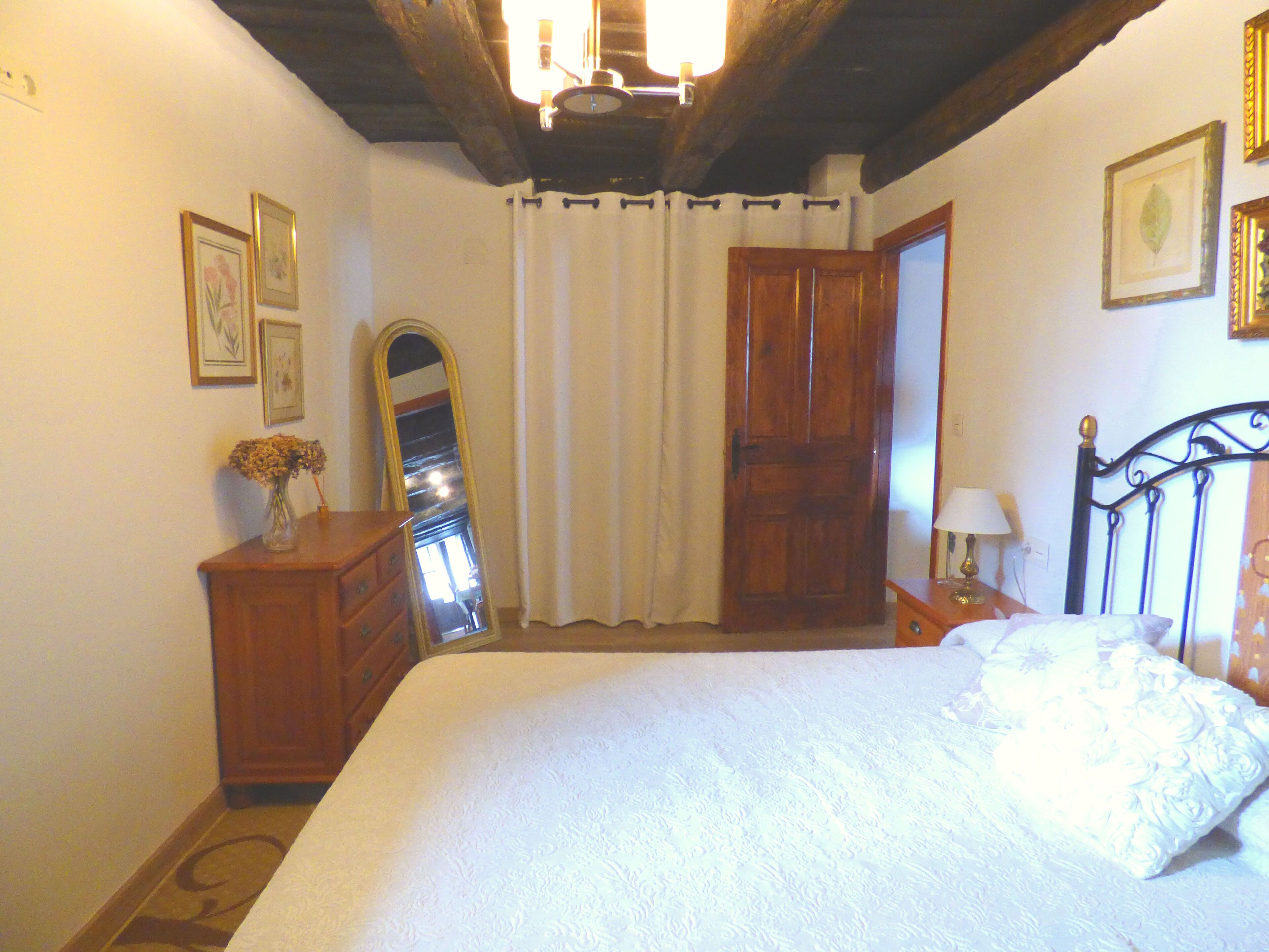 1 chambre, bureau, fer et planche à repasser, Wi-Fi