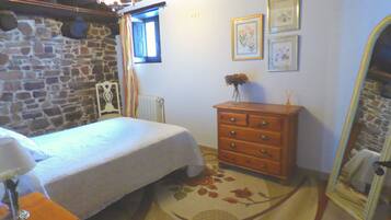 1 chambre, fer et planche Ă repasser, Wi-Fi, draps fournis