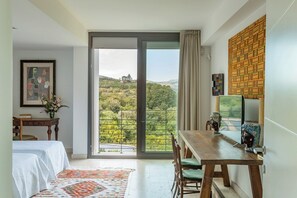 4 chambres, fer et planche à repasser, Wi-Fi, draps fournis