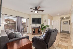 TV, books - Sunlit Oasis Condo w/ Pool & Patio / First Floor (Phoenix)
