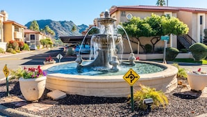 Property grounds - Sunlit Oasis Condo w/ Pool & Patio / First Floor (Phoenix)